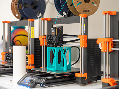 Manning College Physical Computing Makerspace 3d printers. Photo credit: Zijun Guo