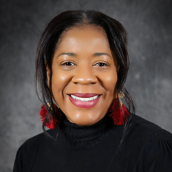 Freda Malone ’90 and her family established the Rhonda Swan Memorial Scholarship to honor the life of Swan, an award-winning journalist, author, and mentor.